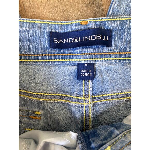 Vintage Bandolino Lightwash Denim Bermuda Shorts with Yellow and Tan Stitching - Picture 3 of 8